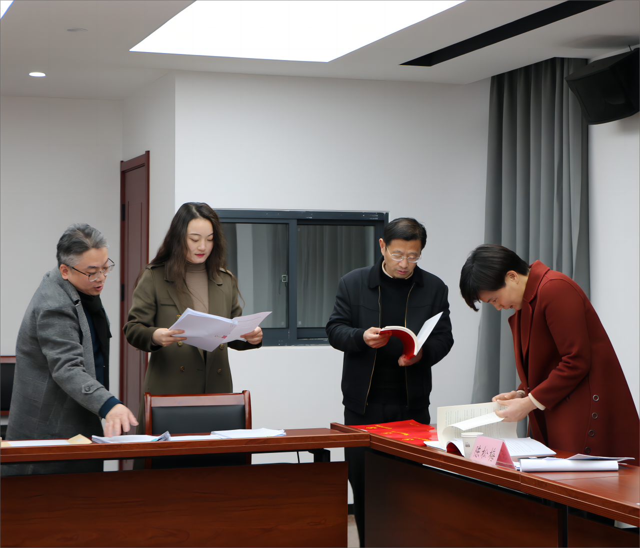 03-党建调研---特写.png 03-党建调研---特写.png